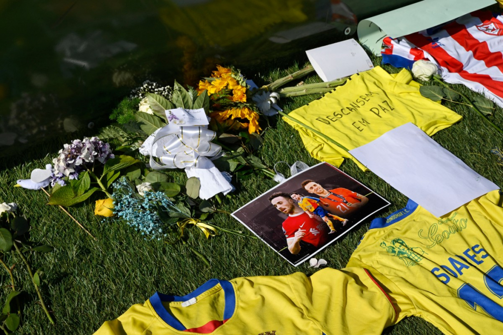 Familiares e amigos chegam a velório de Diogo Jota em cidade portuguesa