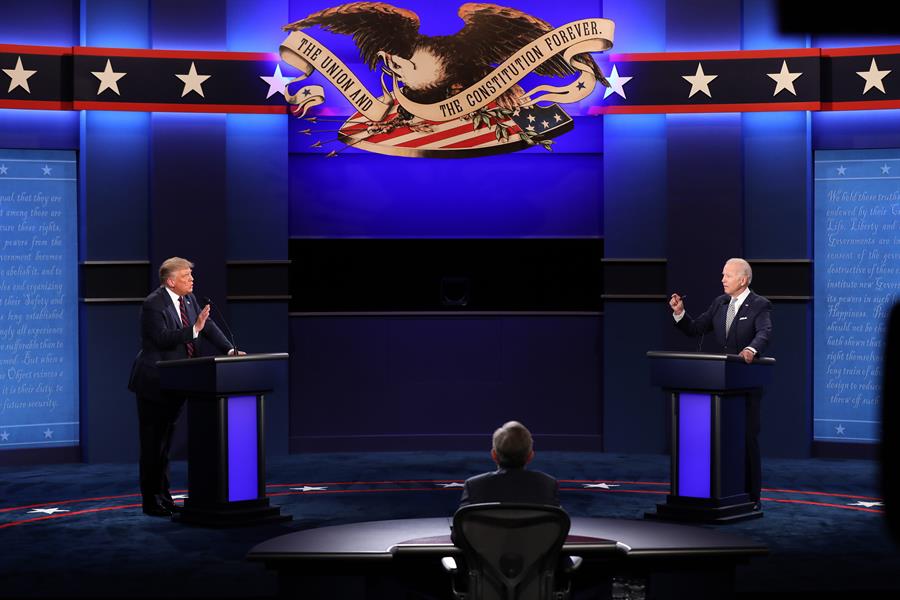 Donald Trump e Joe Biden durante debate