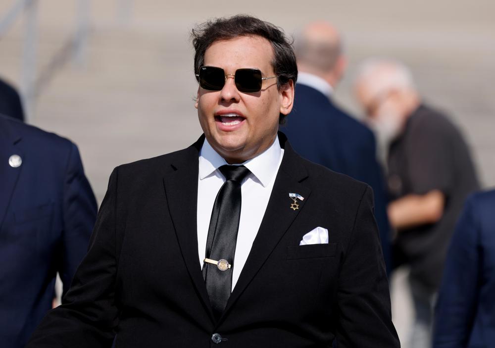 George Santos, ex-deputado dos EUA filho de brasileiros, deve se entregar nesta sexta-feira