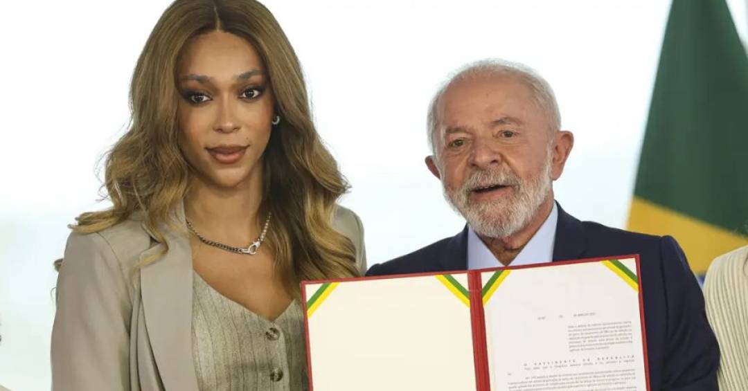 Gleisi Hoffmann recebe bancada do PSOL para discutir fim da escala 6×1
