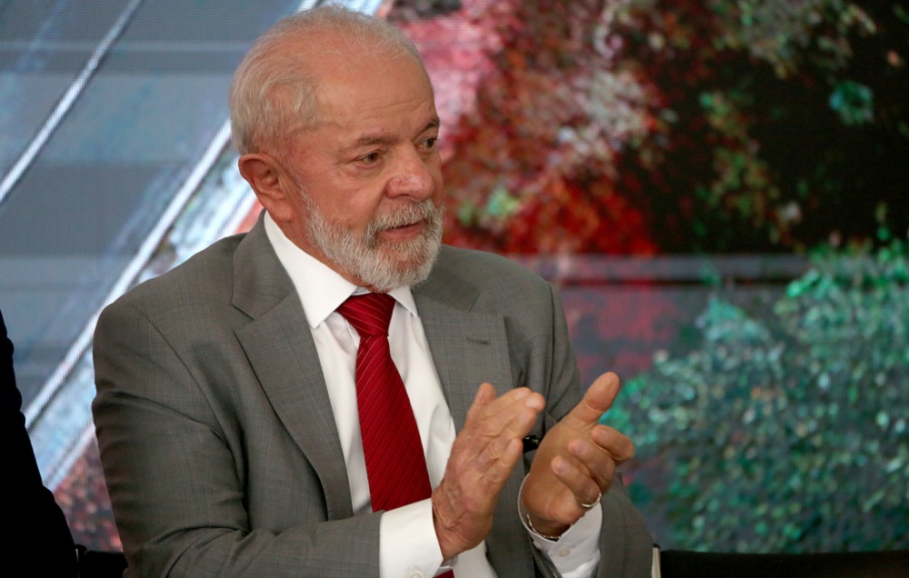 Governo Lula avalia medidas para proteger empregos frente a tarifas dos EUA