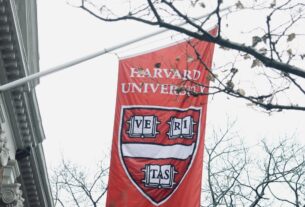 Governo Trump exige que Harvard entregue documentos de estudantes estrangeiros