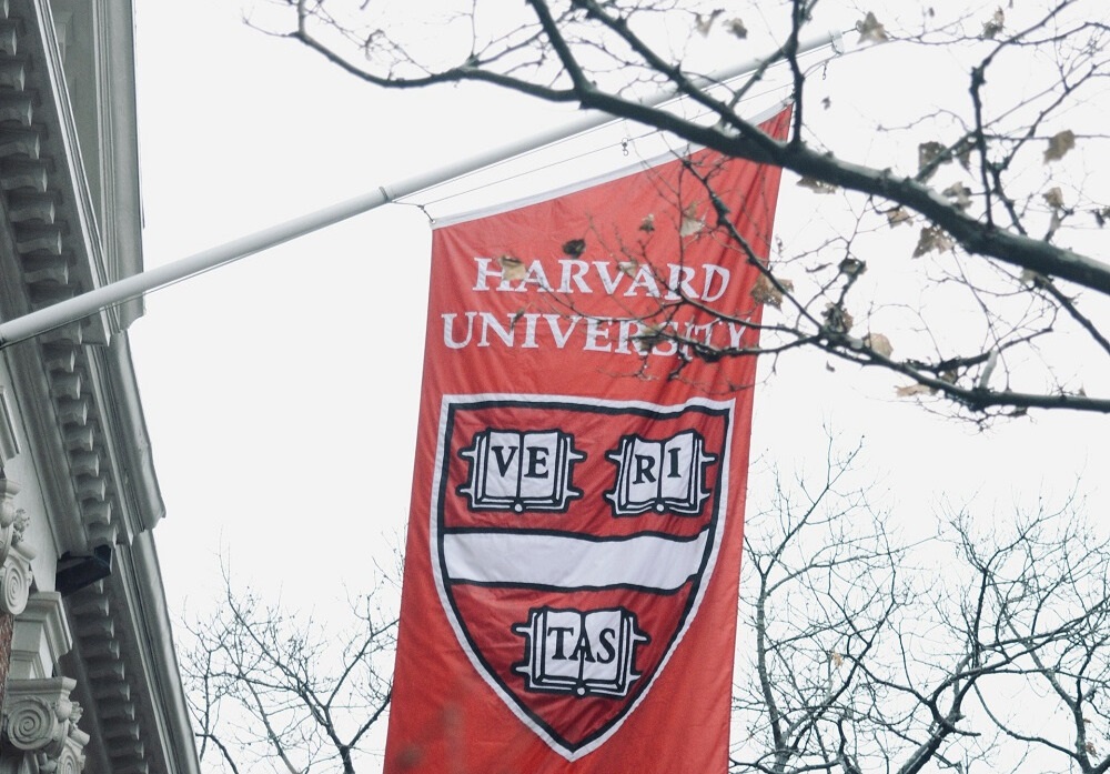 Governo Trump exige que Harvard entregue documentos de estudantes estrangeiros