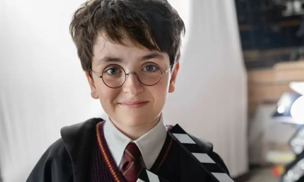 HBO divulga foto oficial de ator que interpretará ‘Harry Potter’ na série da franquia