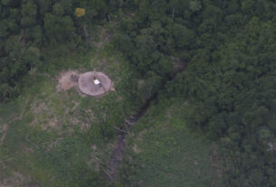 Malocas de aldeias yanomamis na região do Surucucu, dentro da terra indígena yanomami, na região oeste de Roraima