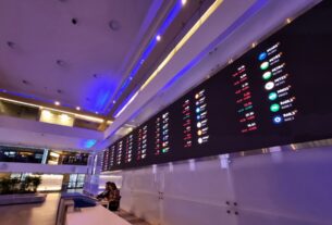 Ibovespa registra máxima histórica pelo segundo dia seguido; dólar sobe e fecha a R$ 5,24