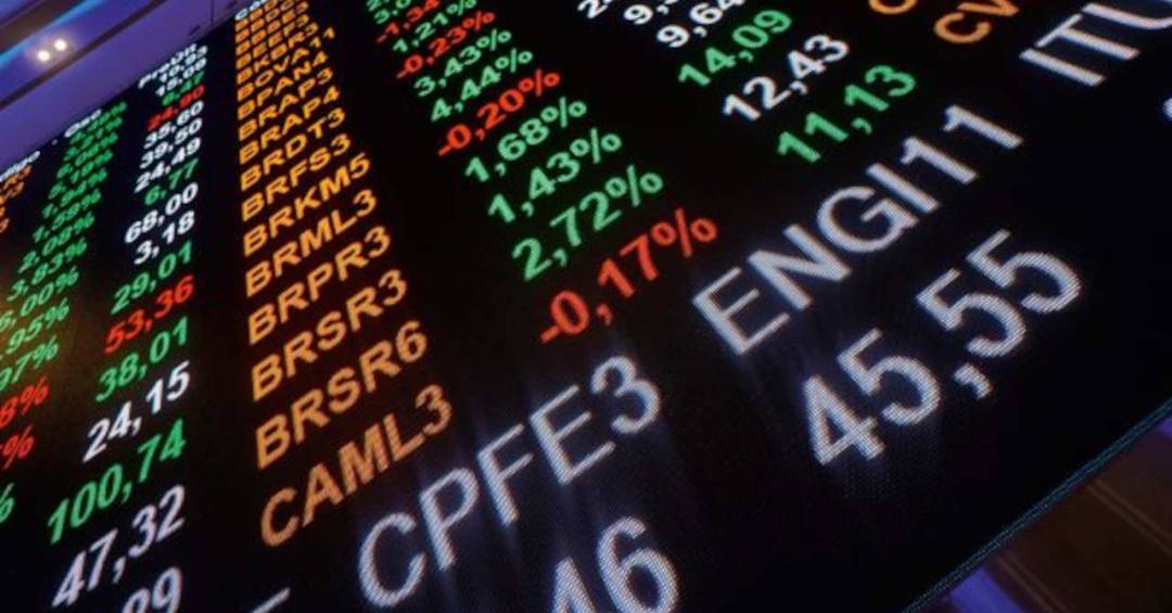 Ibovespa segue sob pressão sem sinais de acordo com EUA