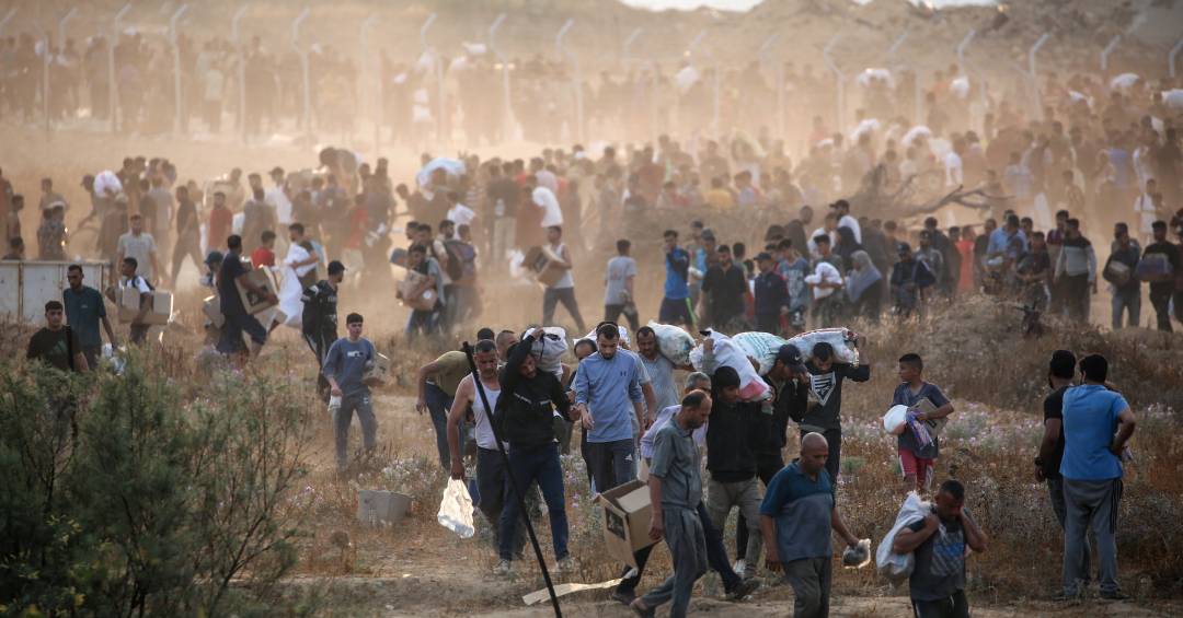 Israel anuncia envio aéreo de alimentos e criação de rotas seguras em Gaza