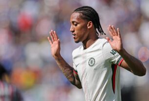 João Pedro celebra 'início dos sonhos' no Chelsea sem esconder tristeza por queda do Fluminense