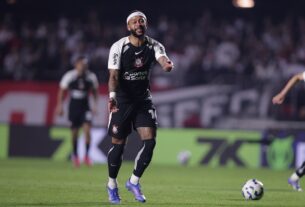 Jornal espanhol critica Memphis Depay e cita 'tensão máxima' no Corinthians
