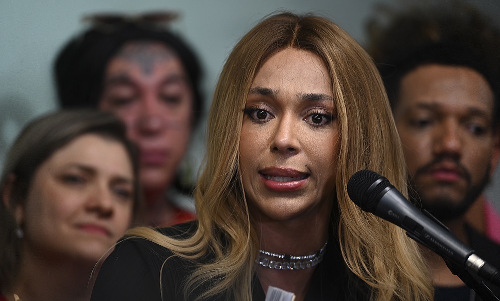 Justiça nega pedido de vereador para cancelar contrato de segurança de Erika Hilton por falta de provas