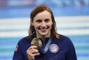 Katie Ledecky vence prova dos 1.500 m e é campeã mundial pela 22ª vez