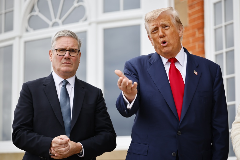 Keir Starmer se reúne com Trump na Escócia para discutir possível acordo sobre tarifas