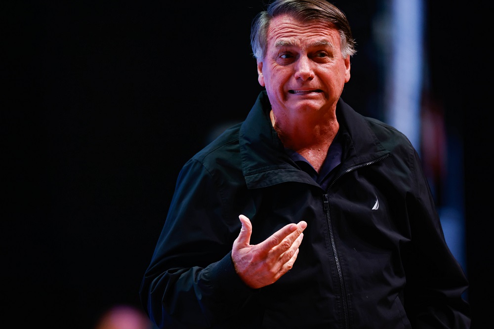 Lindbergh Farias pede prisão preventiva de Bolsonaro por descumprimento de medida cautelar