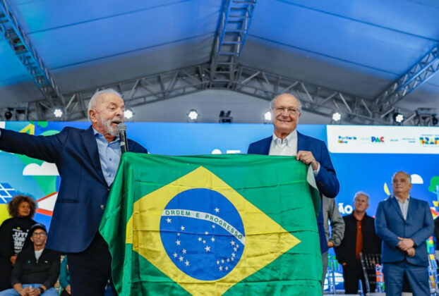 Lula chama Trump ‘para conversar’ e reafirma que Brasil tenta negociar