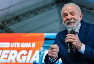 Lula critica Eduardo Bolsonaro e afirma que ‘o pai dele não merece o sacrifício do povo brasileiro’