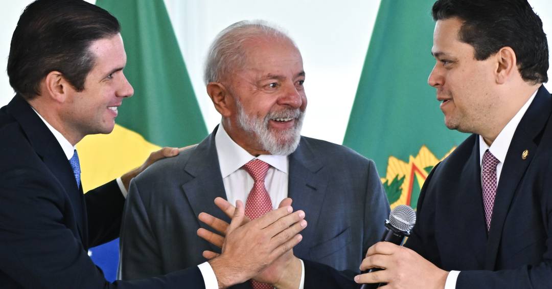 Lula e Congresso travam disputa para saber quem tem mais tinta na caneta