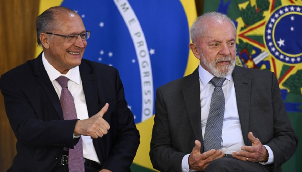 Lula pede que negociações com os EUA sobre tarifaço de Trump fiquem livres de ideologia, diz Alckmin