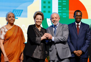 Lula revê Dilma em evento do Brics, critica austeridade e volta a defender moeda alternativa ao dólar