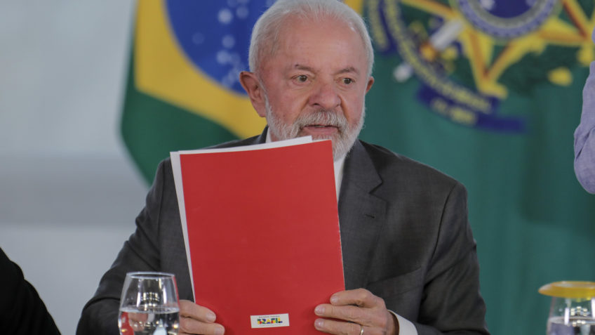 Lula sanciona lei que proíbe testes de cosméticos em animais