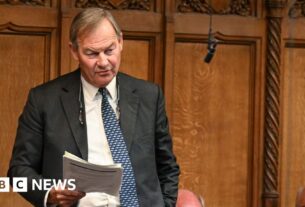MP Rupert Lowe investigado por padrões Watchdog