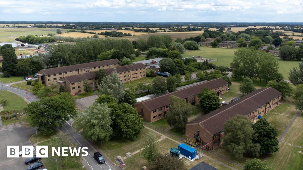 Mais chegadas migrantes esperados na estação Wethersfield RAF