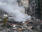 Mais de 300 drones, 8 mísseis, entrada de apartamento Kyiv destruída