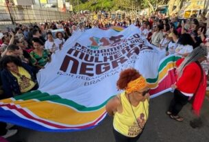 Marcha das Mulheres Negras realizou manifestação em Garanhuns (PE), durante o Festival de Inverno