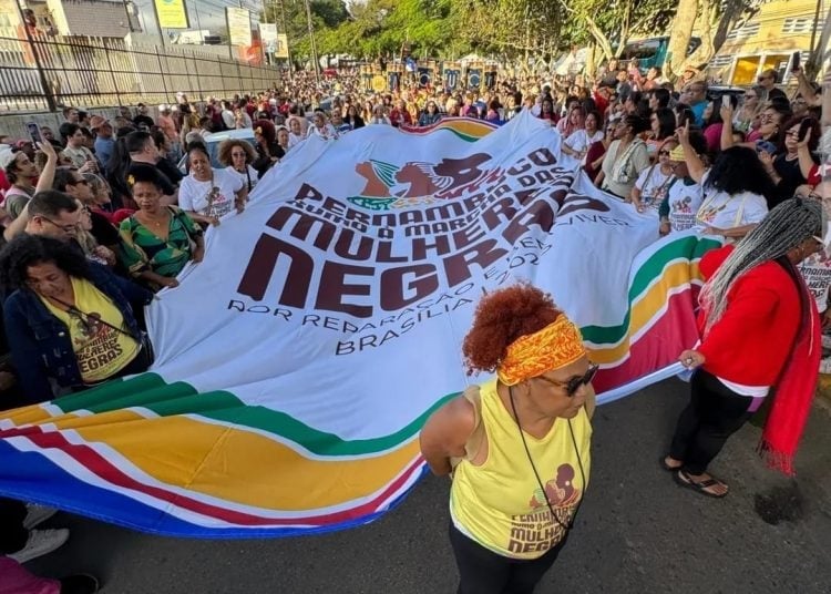 Marcha das Mulheres Negras realizou manifestação em Garanhuns (PE), durante o Festival de Inverno