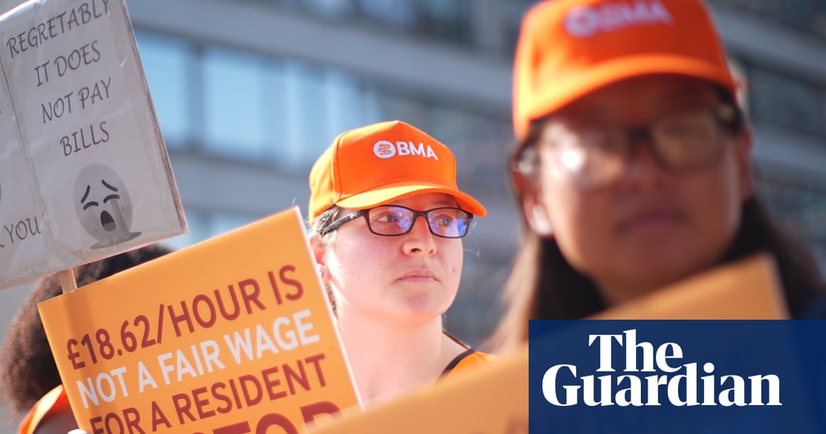 Menos médicos residentes que se pensavam ter entrado em greve do que na parada do NHS do ano passado | Médicos