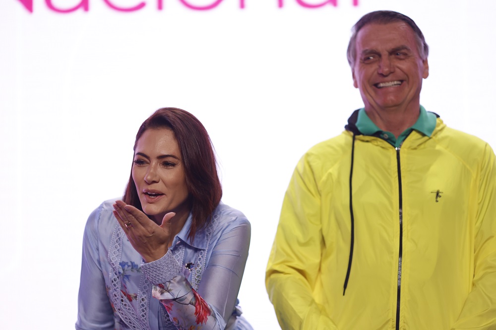 Michelle Bolsonaro diz que ministro Luiz Fux ‘está sendo um facho de Lux no STF’
