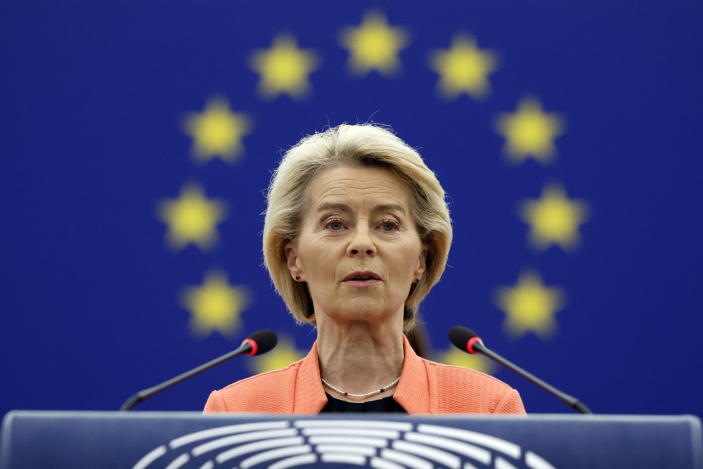 Moção de censura faz parte do ‘manual’ extremista, diz von der Leyen