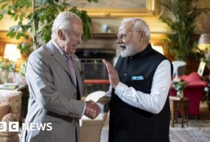 Modi encontra rei após o acordo assinado