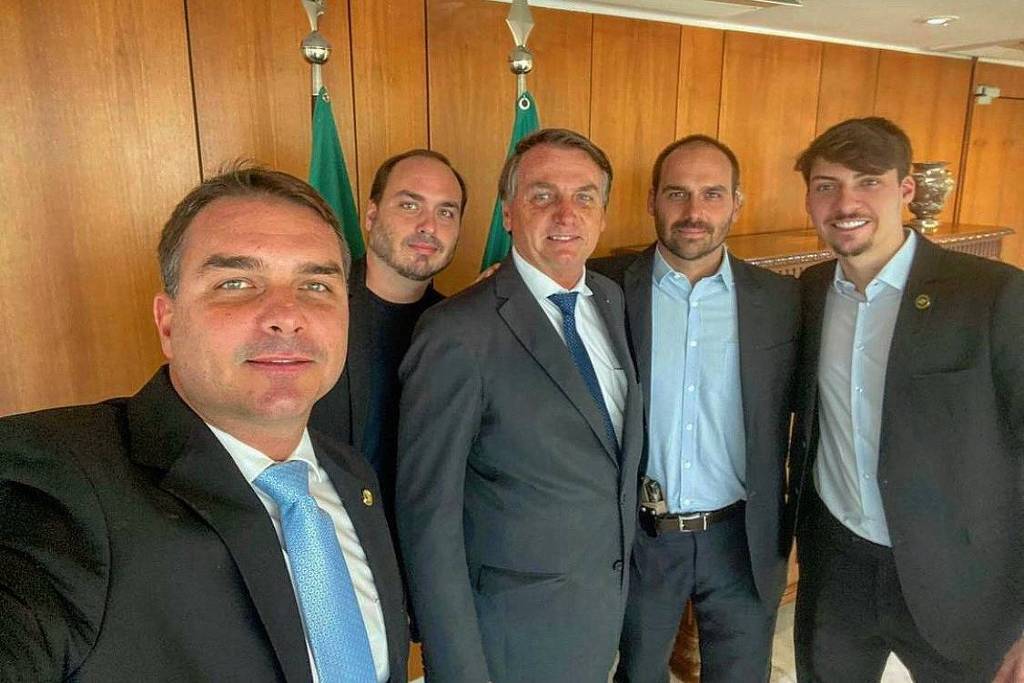 Moraes cancela depoimentos de Eduardo e Carlos Bolsonaro - 01/07/2025 - Poder