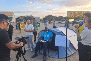 Moraes ordena remoção de deputados acampados - 26/07/2025 - Poder