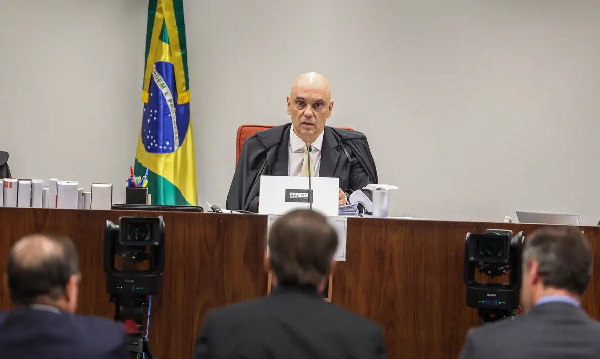 Moraes veta depoimentos de filhos de Bolsonaro em julgamento da trama golpista