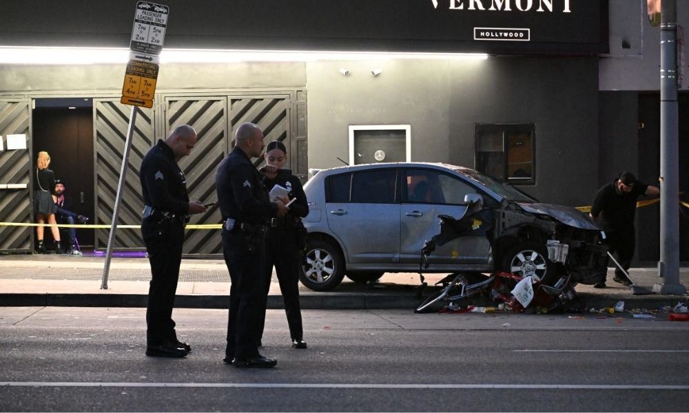 Motorista atropela multidão em Los Angeles e deixa ao menos 30 feridos