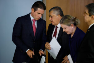 Motta distribui R$ 11 mil em emendas extras por deputado - 07/07/2025 - Poder