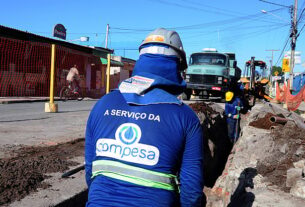 No Recife, trabalhadores da Compesa protestam nesta terça (1º) contra a ‘privatização’ da empresa