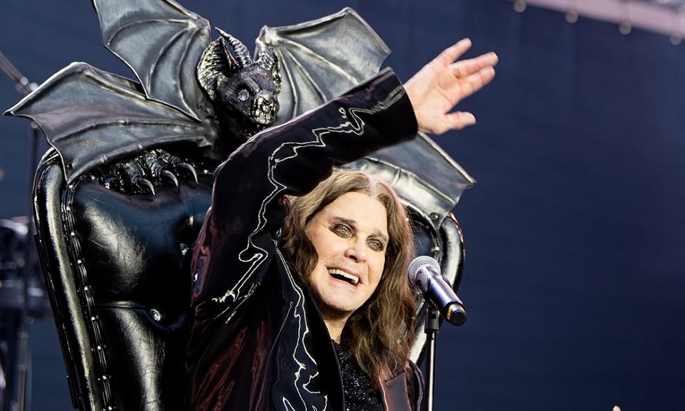 Nome de Ozzy Osbourne é lido em missa para falecidos em Uberlândia