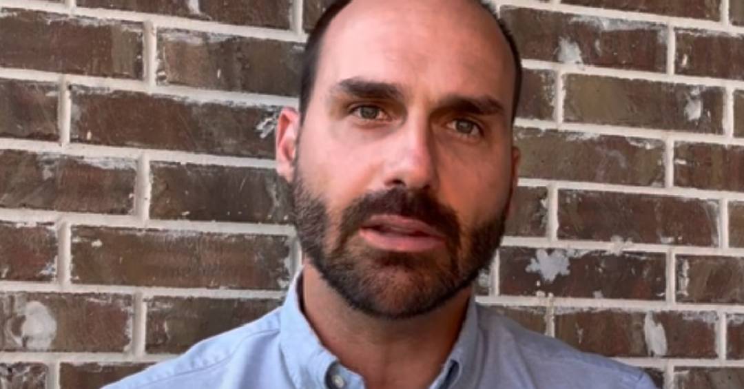 Nos EUA, Eduardo Bolsonaro diz que não vai renunciar ao mandato