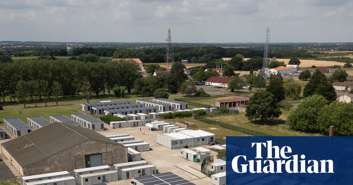 Número de requerentes de asilo na base ex-RAF em Essex a aumentar em mais de 50% | Imigração e asilo