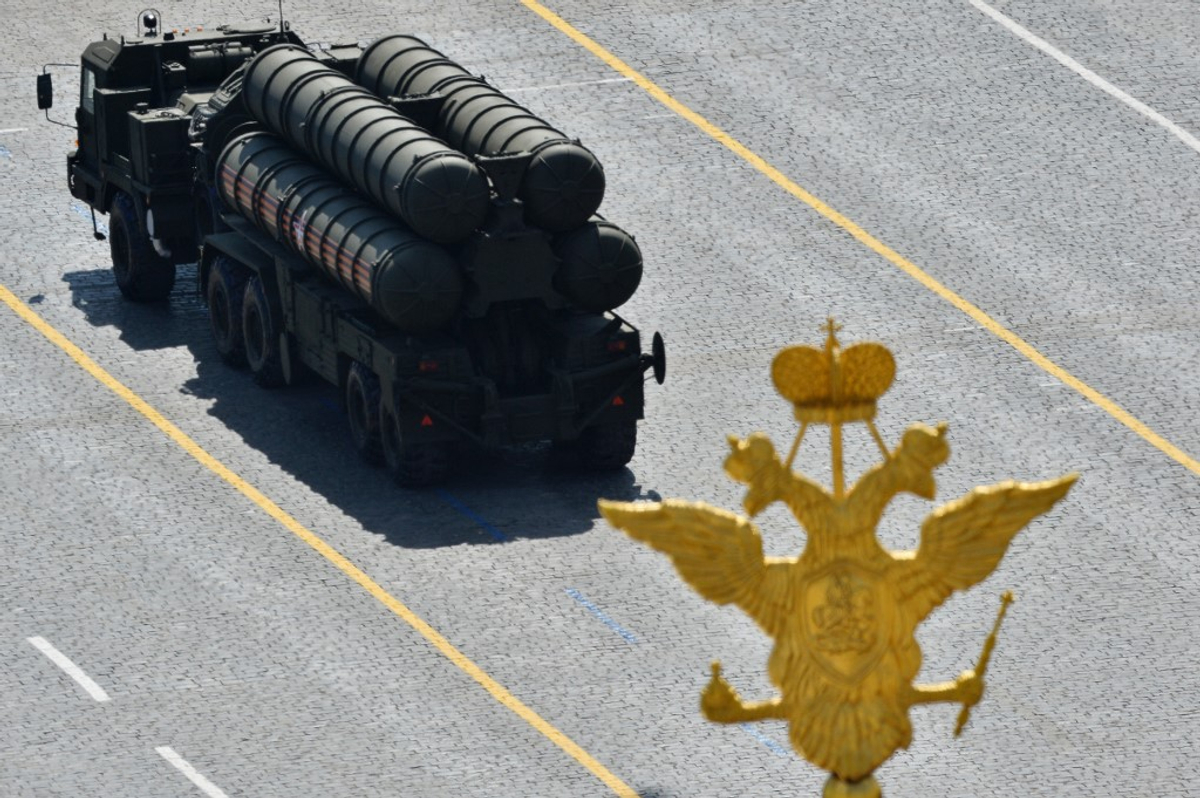 O IRAN testa o sistema de defesa aérea S-400 russo no primeiro exercício operacional