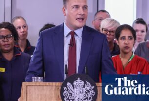 O Streeting estabelece uma revisão digital do NHS centrado no aplicativo 'Doctor in Your Pocket' | Política de Saúde