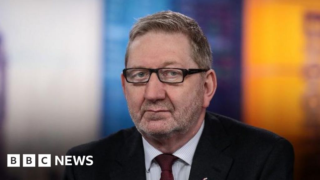 O chefe da União, Len McCluskey, levou vôos particulares de jato organizado pela empresa de construção, o relatório encontra