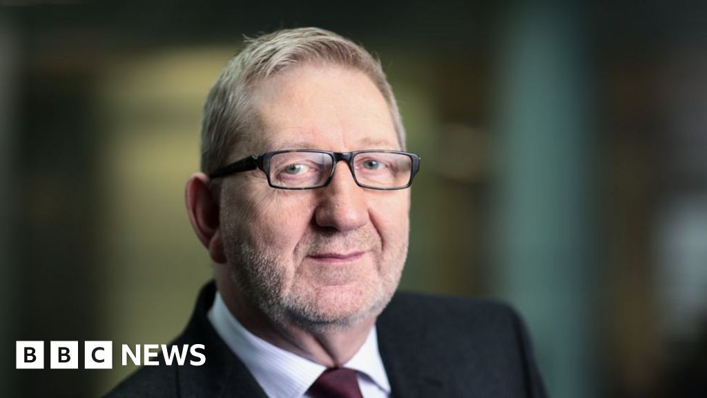 O ex-chefe da União Len McCluskey levou vôos particulares de jato organizados pela empresa de construção, o relatório encontra