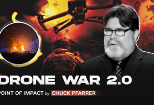 O exército de drones da Ucrânia está mudando de guerra moderna e batendo Putin em seu próprio jogo - Chuck Pfarrer
