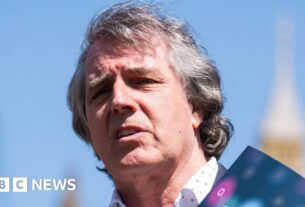 O prefeito instou a se opor à nova função do ex-editor do ex-editor