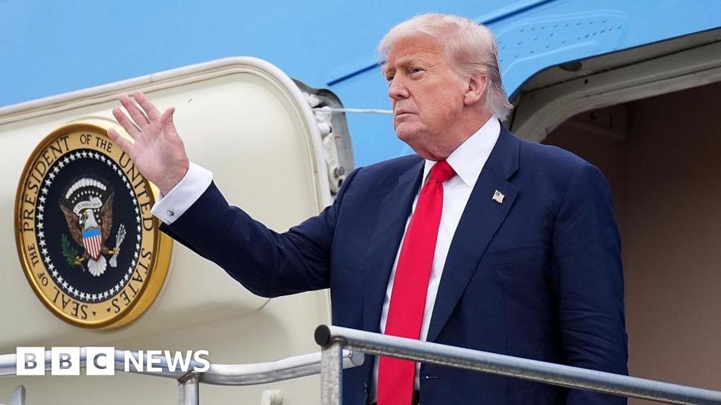 O presidente dos EUA, Donald Trump, chega à Escócia para visita de quatro dias