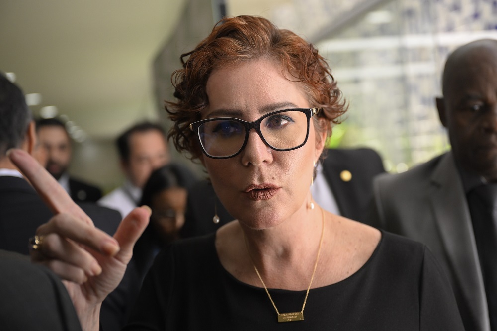 O que acontece após a prisão de Carla Zambelli? Veja os próximos passos